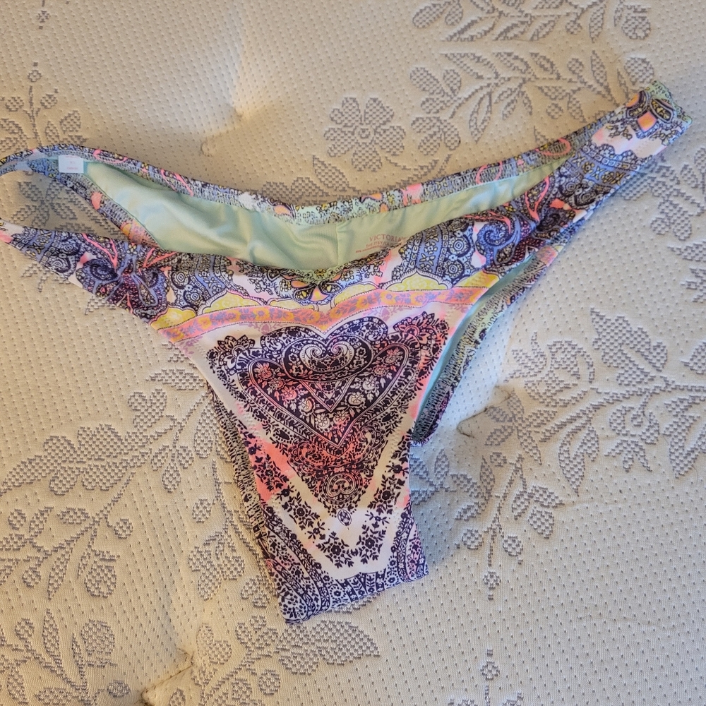 Victoria secrets bathing suit bottoms large